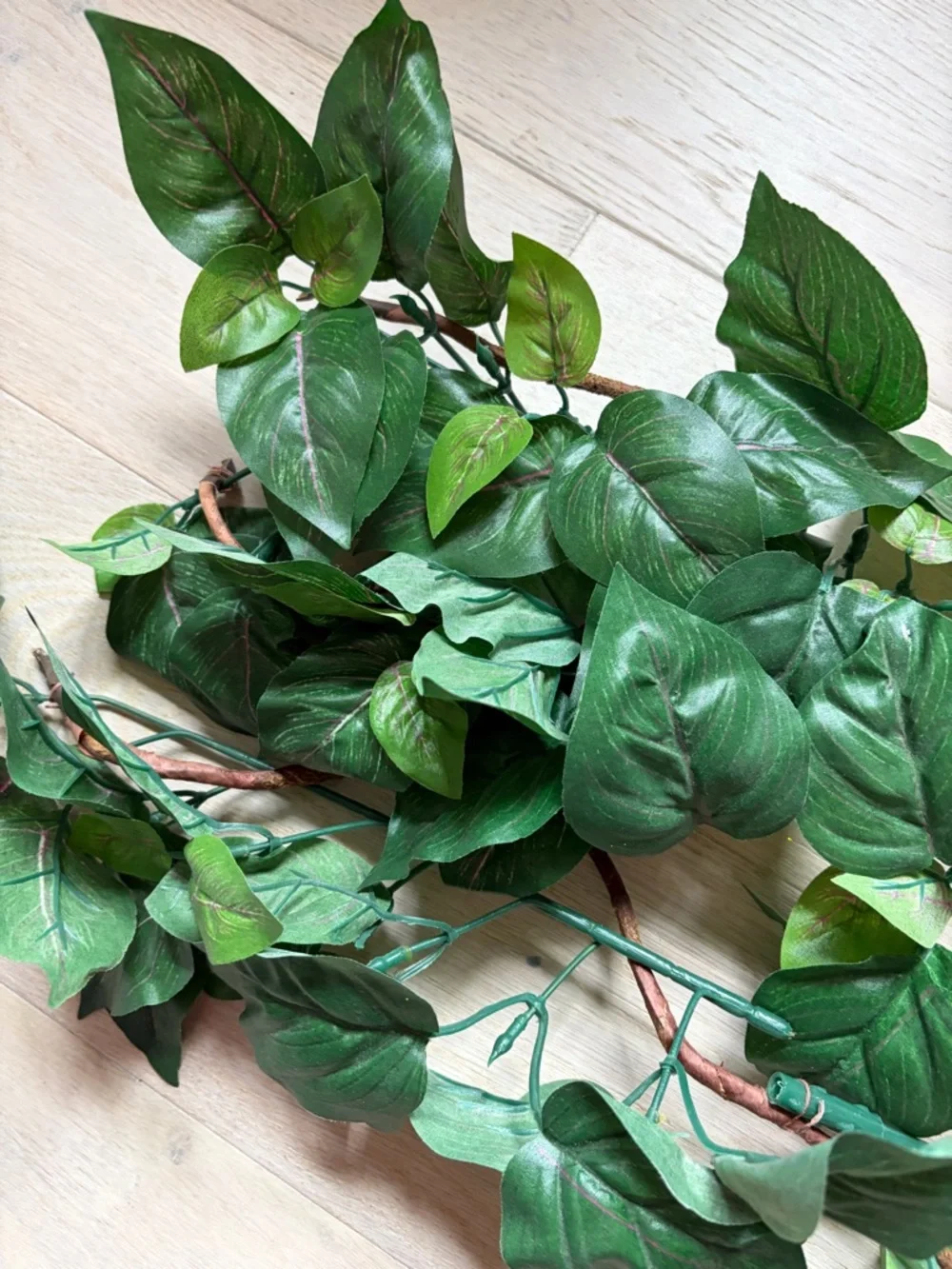 Artificial Ivy Garland - Green Faux Vine for Home & Holiday Décor